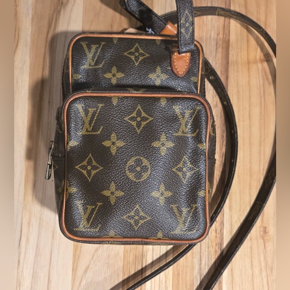 Louis Vuitton Amazon Crossbody Bag - Picture 1 of 16